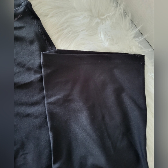 NWOT  Mondetta Performance Luxury Black Leggings, Size Large (30), Flare Leg - Picture 6 of 7